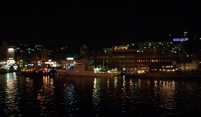 夜の基隆港